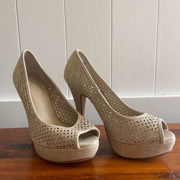 High Heels - Picture 3 of 4